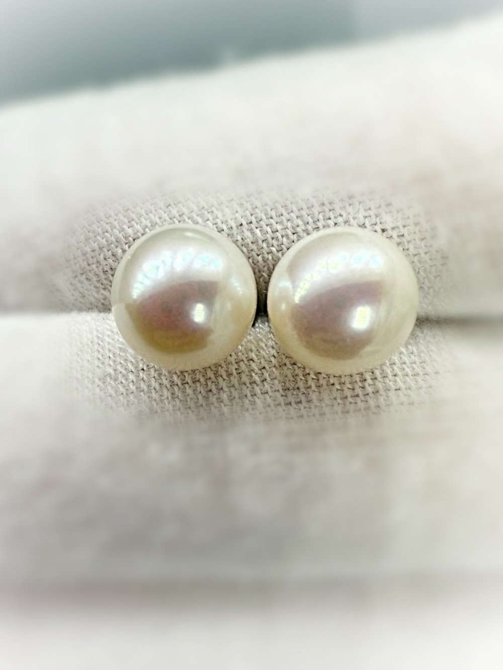 Classic 8mm White Pearl Stud Earrings - Elegant Women's Jewelry - Picture 3 of 9